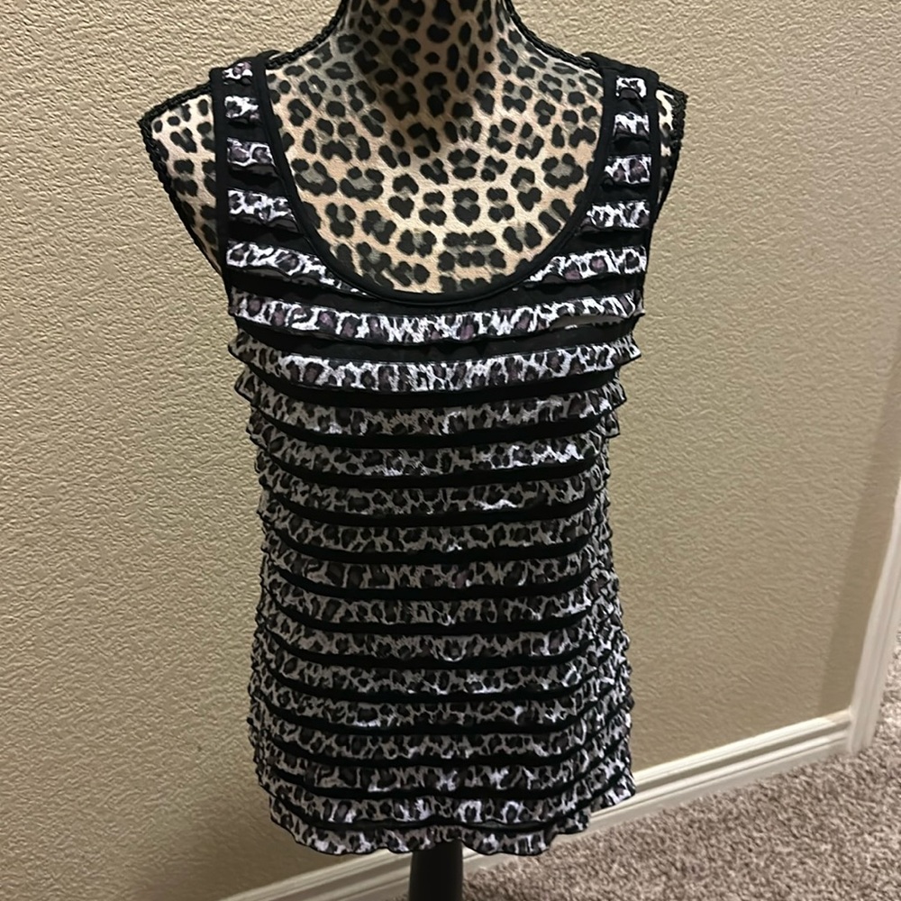 Women’s sleeveless top, ruffle/leopard print, size M